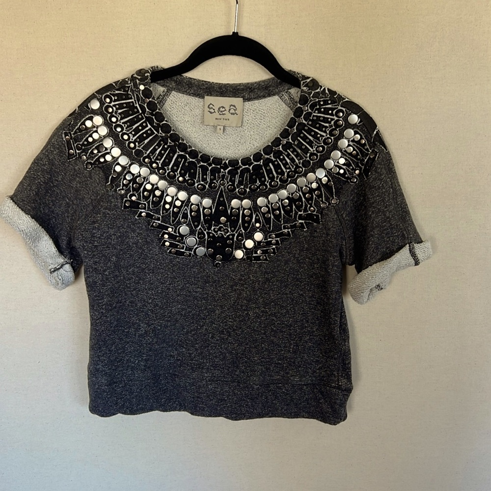 Sea gray short sleeve sweatshirt with metalwork size small